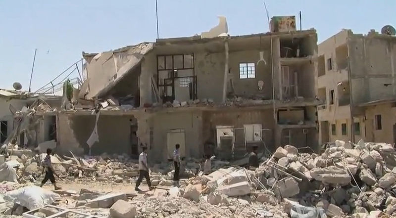 800px-Azaz_Syria_during_the_Syrian_Civil_War_Missing_front_of_House